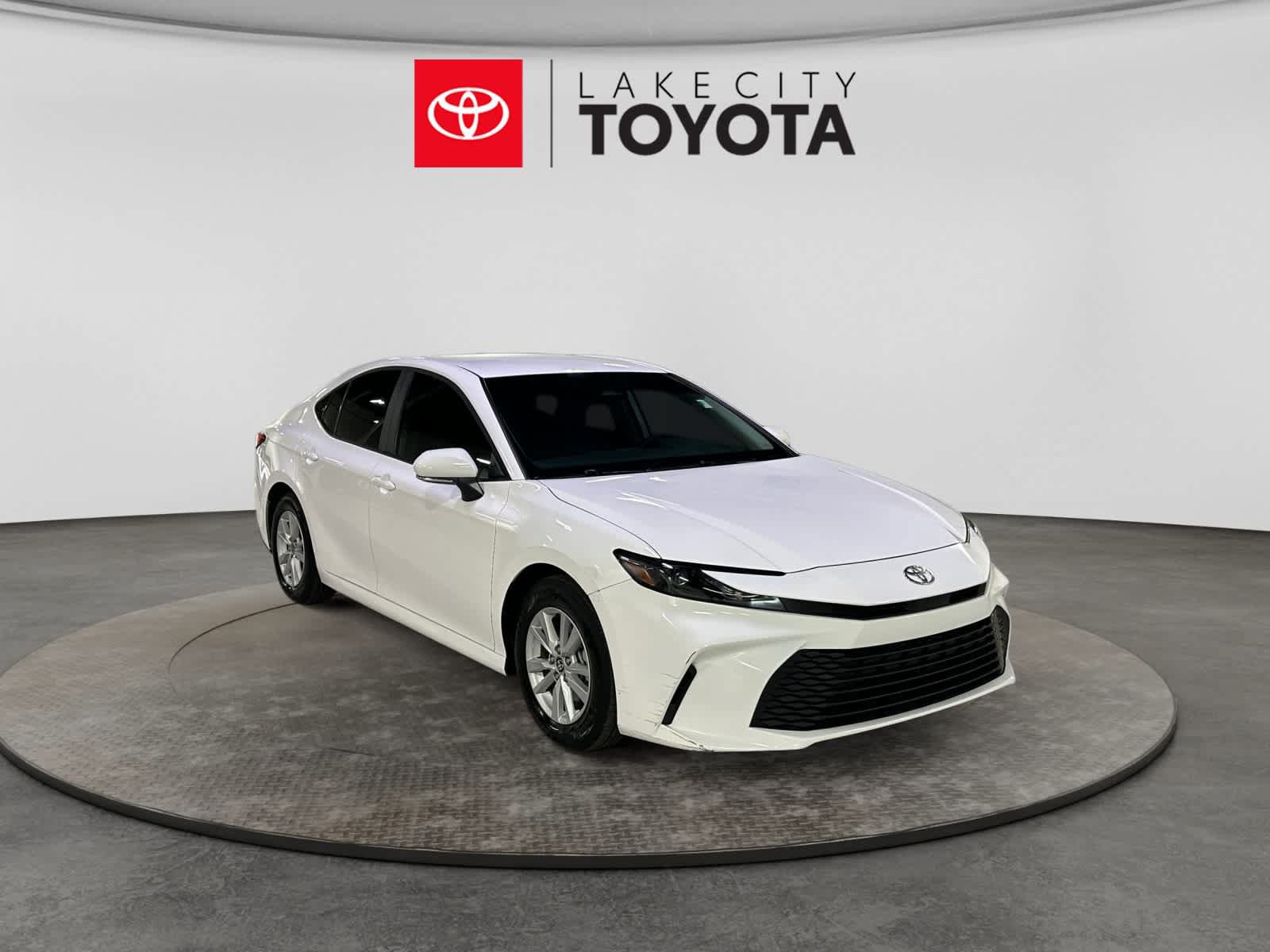 Used 2026 Toyota Camry LE FWD image 13
