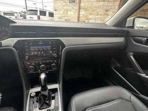 Used 2022 Volkswagen Passat 2.0T SE image 8