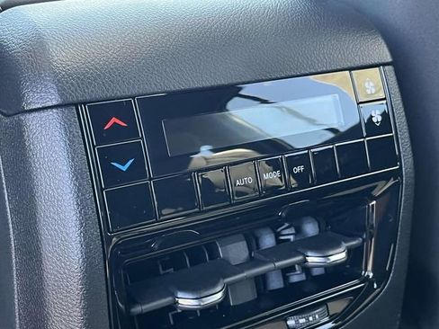 New 2025 Jeep Grand Cherokee L Laredo image 18