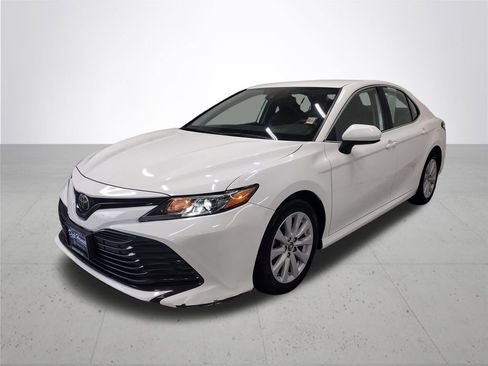 Used 2019 Toyota Camry LE w/ Carpet Mat Package FWD image 2