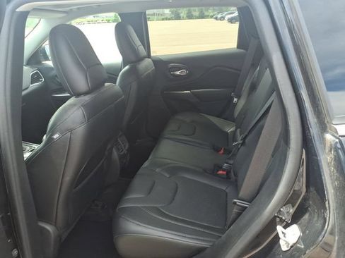 Used 2019 Jeep Cherokee Limited AWD/4WD image 8
