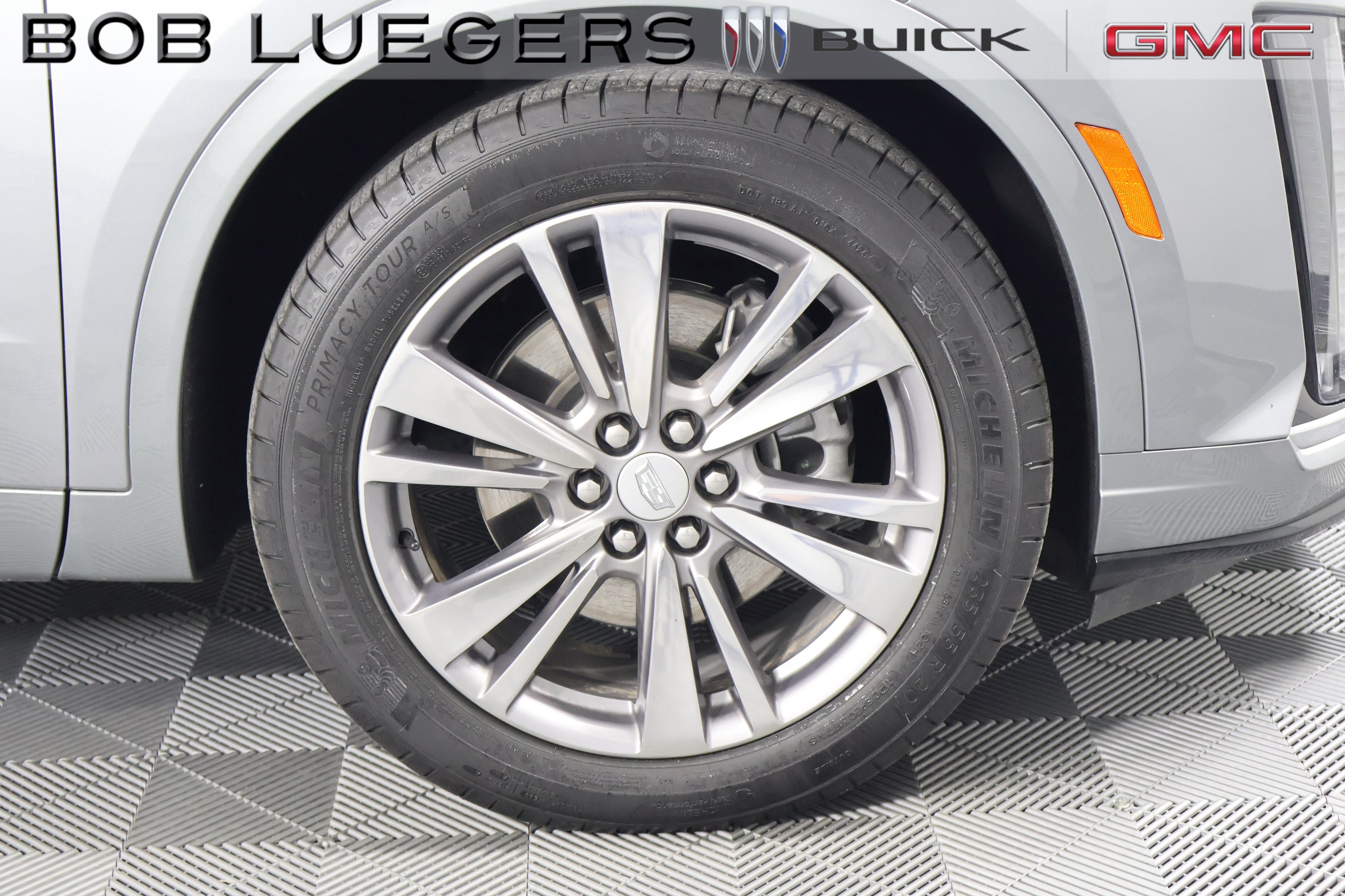 Certified 2025 Cadillac XT6 Premium Luxury FWD image 3