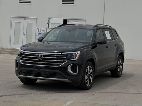 Used 2024 Volkswagen Atlas SE FWD image 8