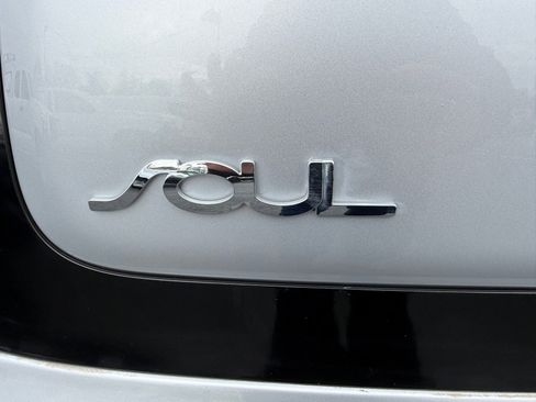 Used 2015 Kia Soul + image 4