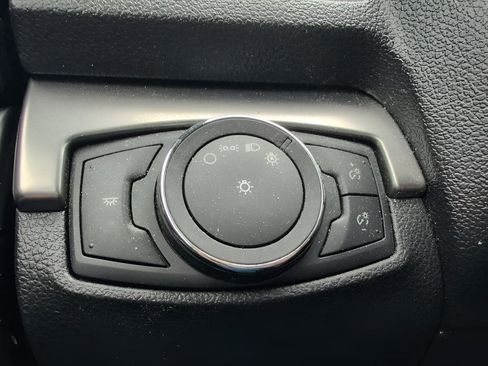 Used 2018 Ford Explorer XLT image 16