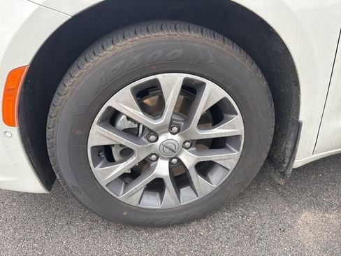 Used 2021 Chrysler Pacifica Pinnacle image 9