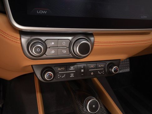 Used 2019 Ferrari Portofino RWD image 37