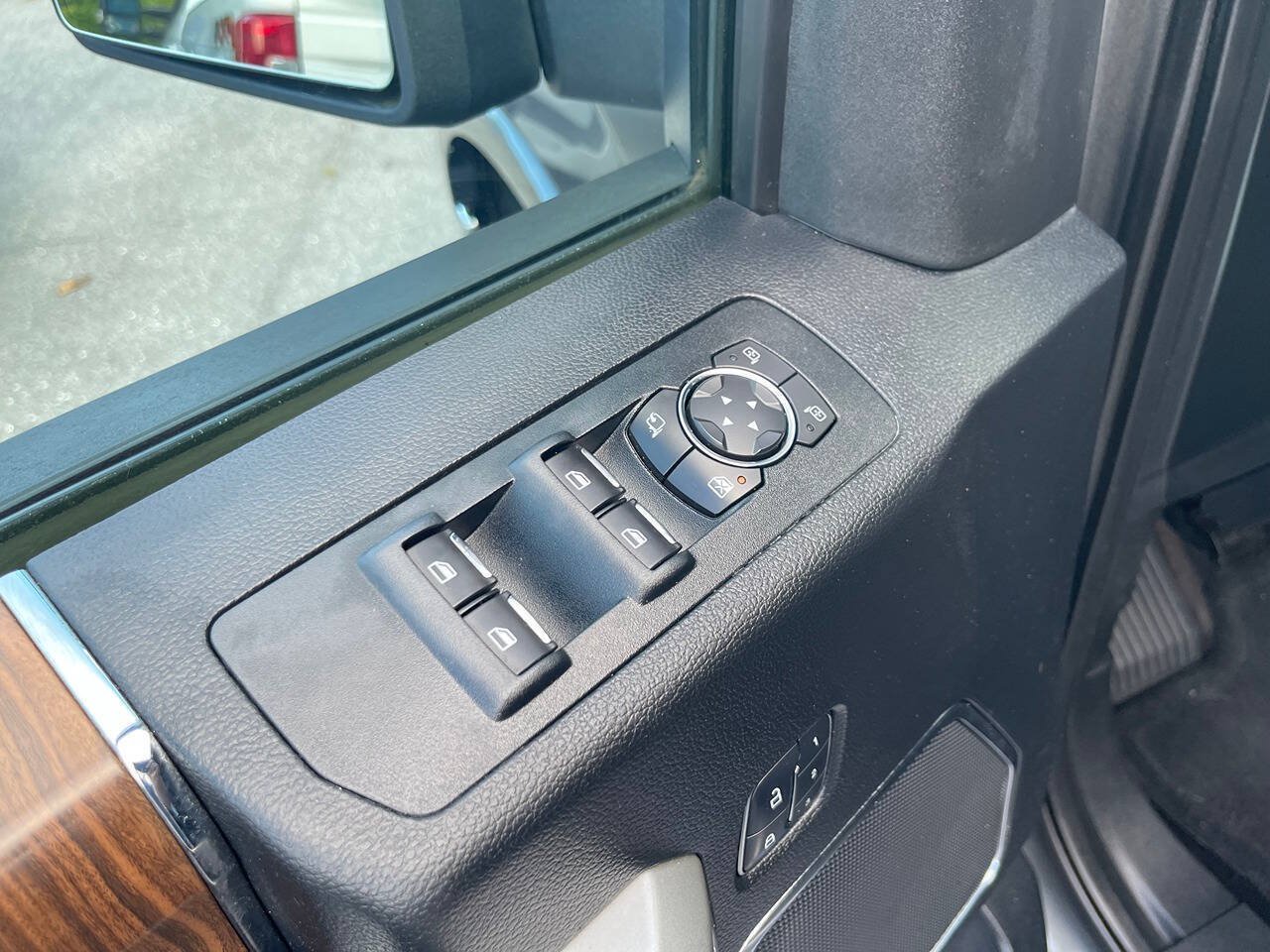 Used 2016 Ford F150 Lariat AWD/4WD image 22