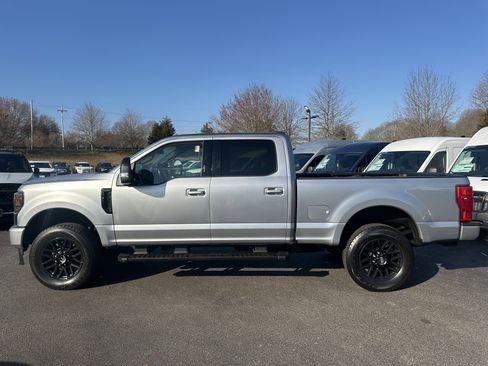 Used 2022 Ford F350 Lariat w/ Black Appearance Package image 5
