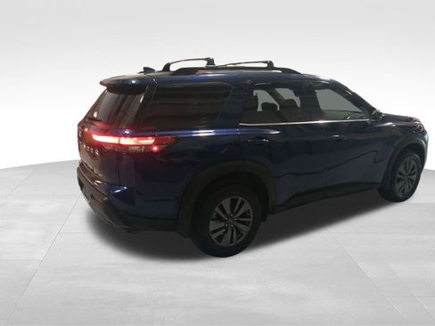 Used 2024 Nissan Pathfinder SV image 6
