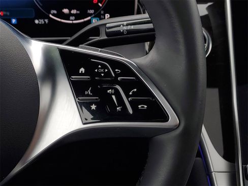 Used 2025 Mercedes-Benz GLC 350e 4MATIC image 18