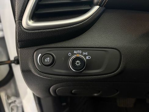Used 2019 Chevrolet Trax LT w/ LT Convenience Package AWD/4WD image 26
