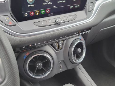 Used 2025 Chevrolet Blazer LT image 18