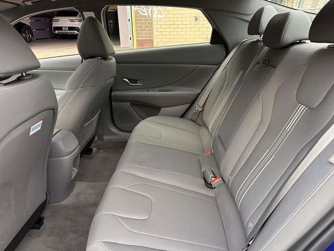 Used 2025 Hyundai Elantra SEL image 21