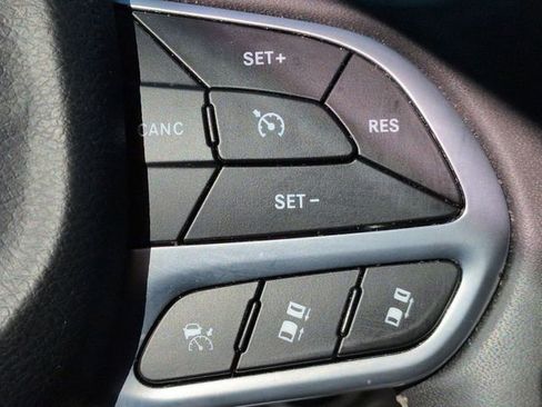 Used 2023 Chrysler Pacifica Touring-L FWD image 20