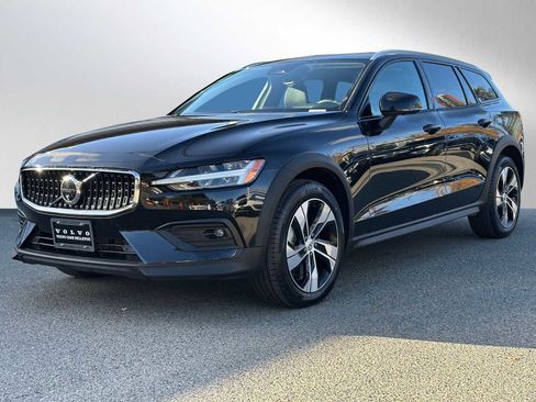 Certified 2024 Volvo V60 B5 Cross Country Plus image 7