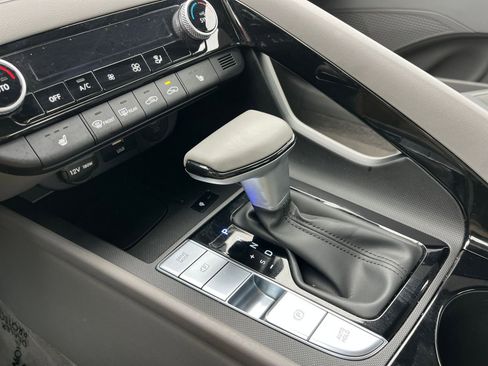 Used 2025 Hyundai Elantra SEL image 42