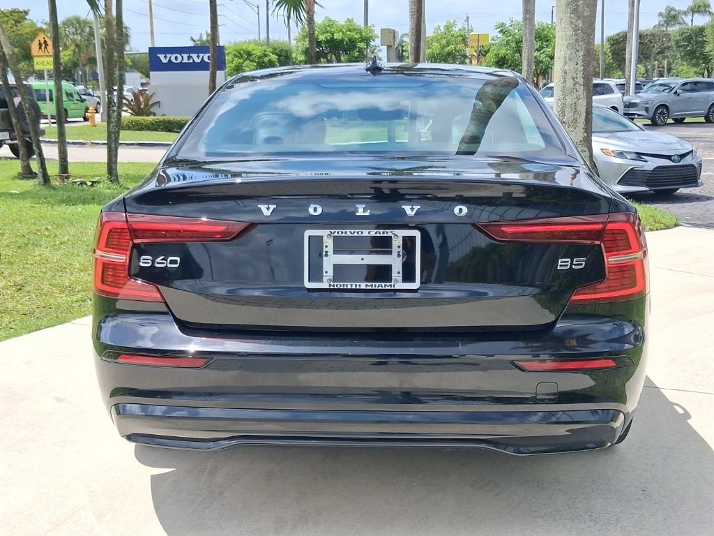 Used 2025 Volvo S60 B5 Core FWD image 5