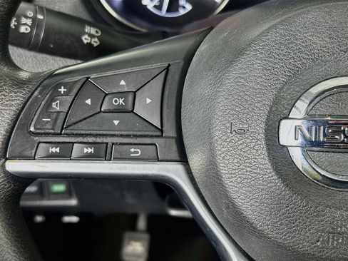 Used 2017 Nissan Rogue S FWD image 11