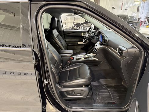 Used 2020 Ford Explorer XLT w/ Equipment Group 202A image 14