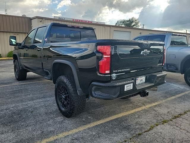 Used 2026 Chevrolet Silverado 2500 ZR2 AWD/4WD image 4