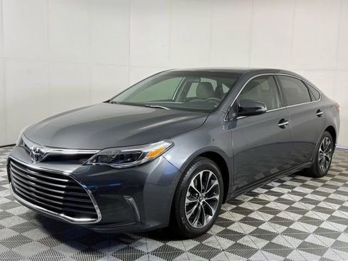 Used 2016 Toyota Avalon XLE image 3