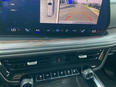 Used 2025 Chevrolet Suburban Z71 image 30