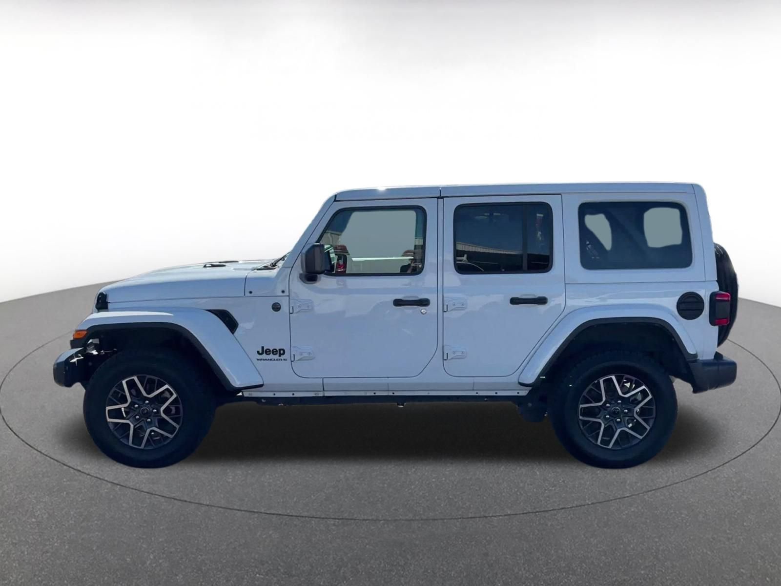 Used 2025 Jeep Wrangler Unlimited Sahara AWD/4WD image 8