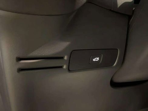 Used 2025 Volvo XC40 B5 Plus AWD/4WD image 42