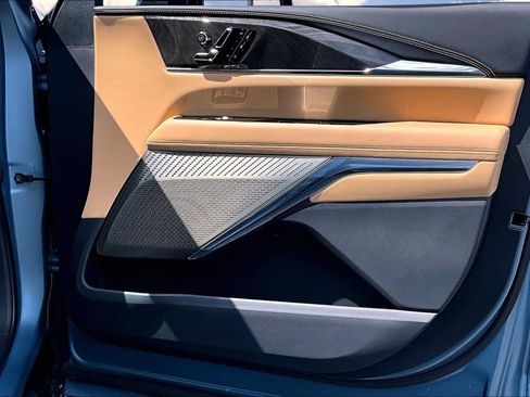 Certified 2025 Cadillac Escalade IQ Luxury 2 AWD/4WD image 29