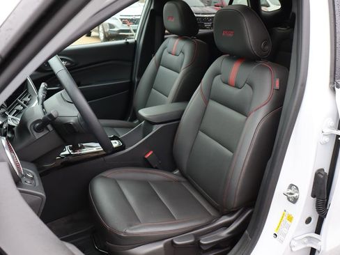 Used 2025 Chevrolet Trax RS w/ Sunroof Package image 11