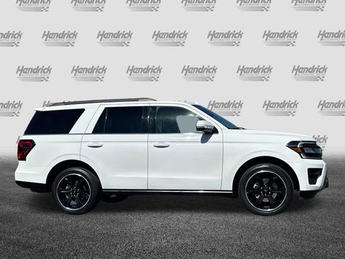 Used 2022 Ford Expedition Limited image 3