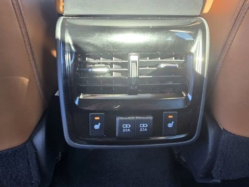 Used 2020 Toyota Avalon Limited image 14