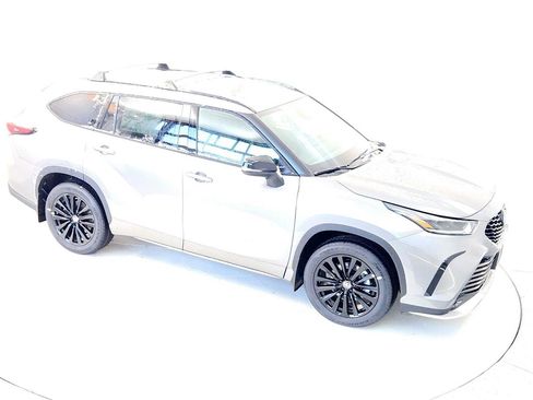 New 2026 Toyota Highlander XSE image 15