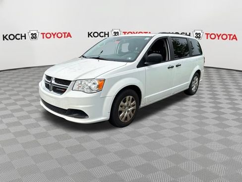 Used 2019 Dodge Grand Caravan SE w/ UConnect Hands-Free Group FWD image 3