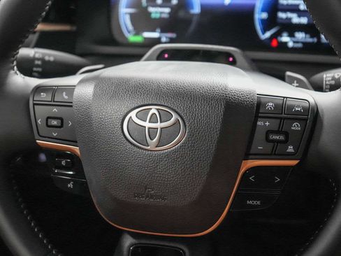 New 2025 Toyota Crown Signia image 13