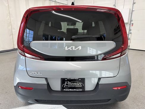 Used 2022 Kia Soul LX w/ Technology Package FWD image 6