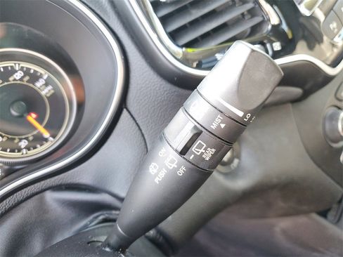 Used 2019 Jeep Cherokee Limited w/ Technology Group image 28