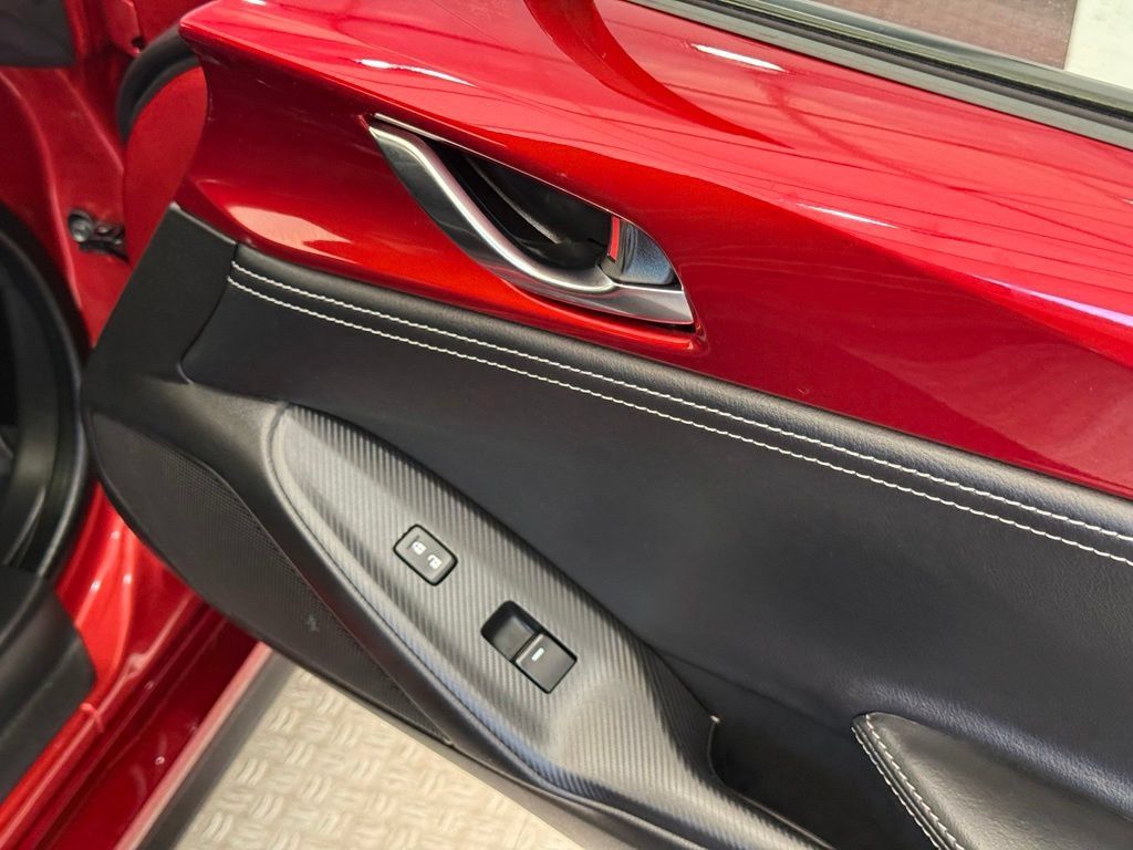 Used 2022 MAZDA MX-5 Miata Club RWD image 21