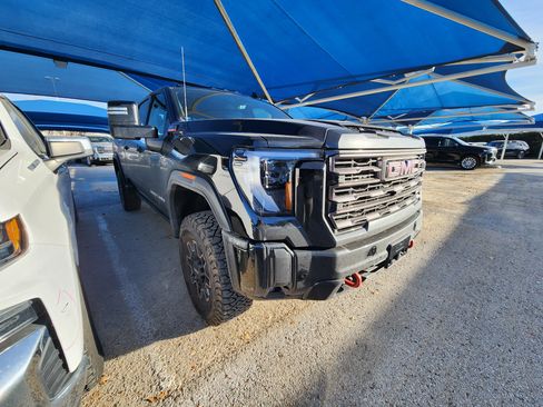 Used 2026 GMC Sierra 2500 AT4X image 1