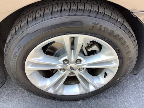 Used 2016 Ford Taurus SE FWD image 25