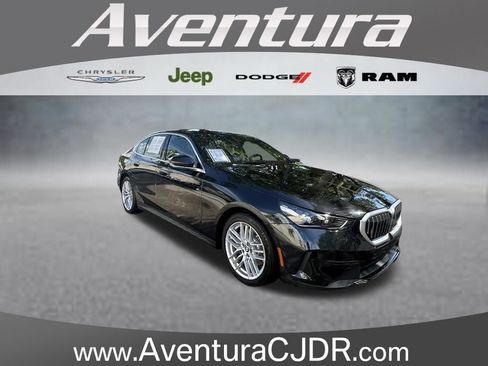 Used 2025 BMW 530i RWD image 1