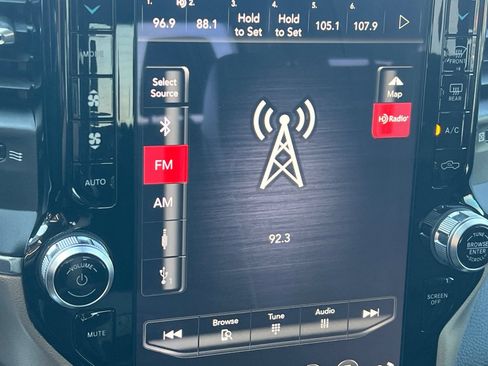 Used 2019 RAM 1500 Laramie AWD/4WD image 18