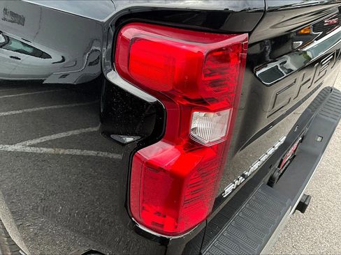 Used 2023 Chevrolet Silverado 1500 LT AWD/4WD image 24