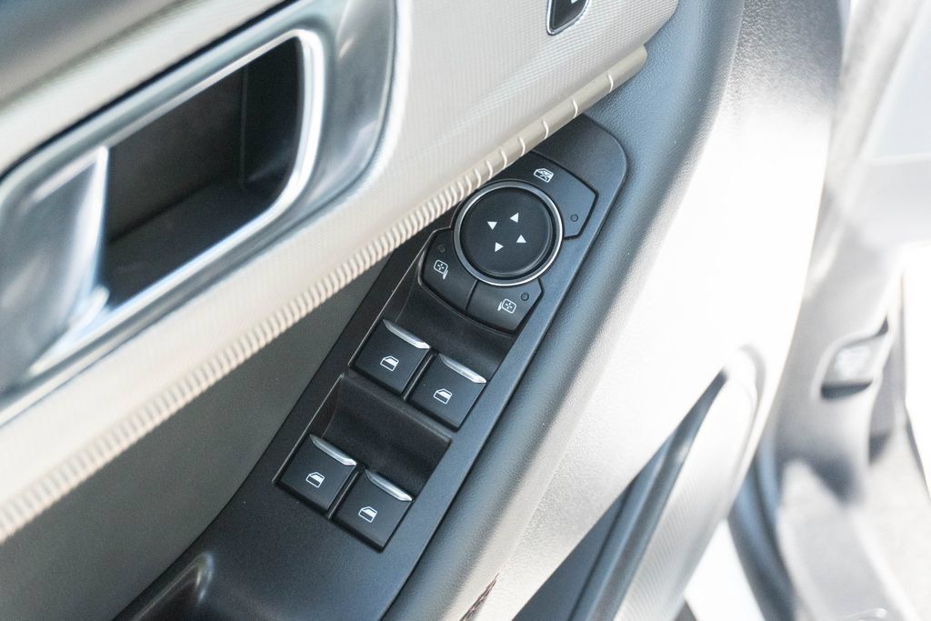 Used 2025 Ford Explorer Active w/ Active Comfort Package RWD image 17