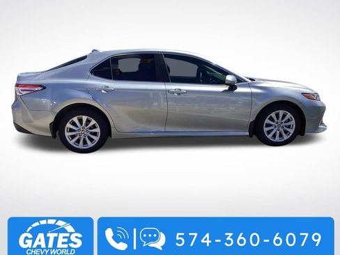 Used 2020 Toyota Camry LE image 10