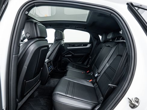 Certified 2025 Porsche Cayenne Coupe image 23