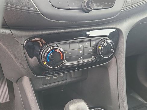 Used 2023 Buick Encore GX Preferred w/ Cold Weather Comfort Package image 32