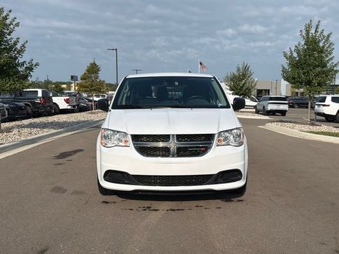 Used 2020 Dodge Grand Caravan SE FWD image 2