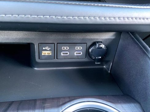 Used 2023 Toyota Highlander Limited image 32